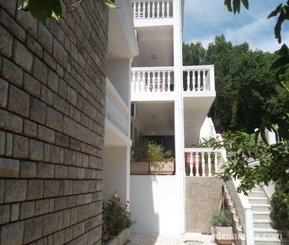 Guest House 4M Gregović, частни квартири в града Petrovac, Черна Гора